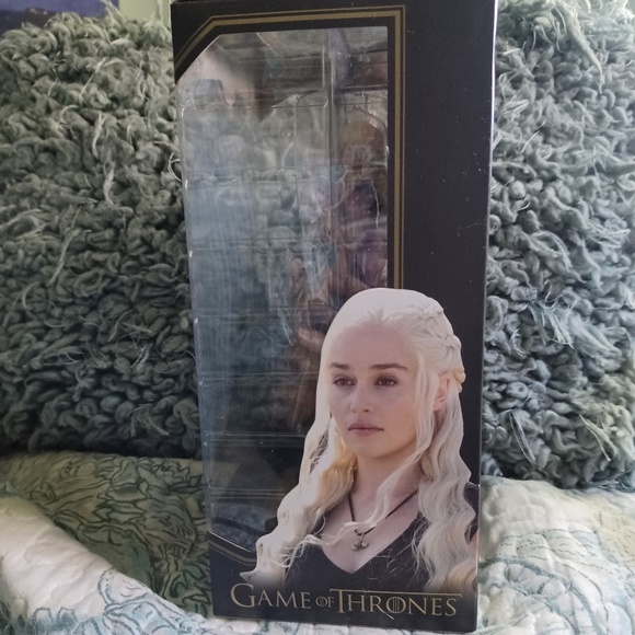 BNIB Dark Horse Comics Game of Thrones Daenerys Targaryen Deluxe Figure - Picture 4 of 6